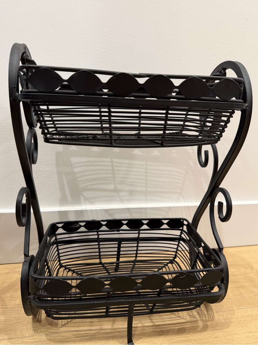 Rare 2 tier wrought iron standing basket With Excellent Condition L14”W